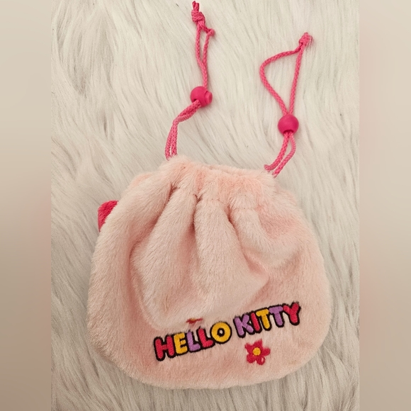 2012 Sanrio Hello Kitty PINK Faux Fur Furry Drawstring Bag Purse Satchel NEW - Picture 6 of 9
